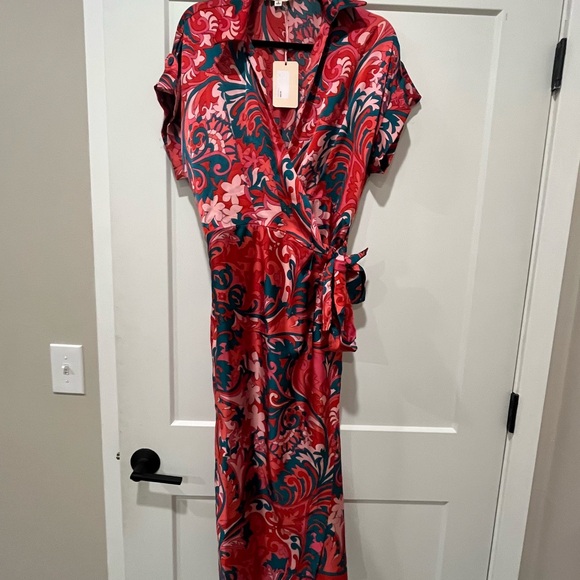 Entro Vibrant Floral Maxi Dress - Picture 2 of 8